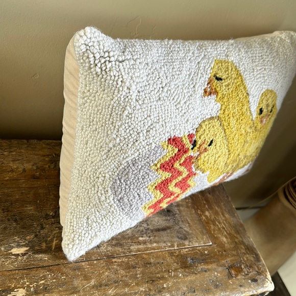 Spring Wool Hook Rug Accent Pillow with Chicks 18” x 12” - Picture 3 of 4
